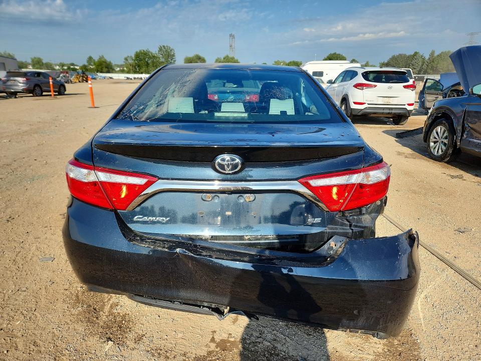 67394926 :رقم المزاد ، 4T1BF1FK4FU060706 vin ، 2015 Toyota Camry مزاد بيع