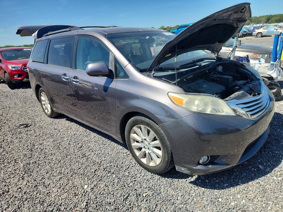 67214576 :رقم المزاد ، 5TDYK3DCXBS024163 vin ، 2011 Toyota Sienna مزاد بيع