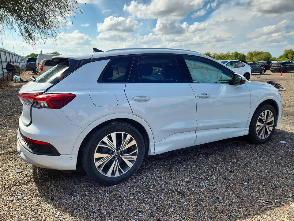 69688506 :رقم المزاد ، WA1BCBFZ4PP026758 vin ، 2023 Audi Q4 E-tron مزاد بيع