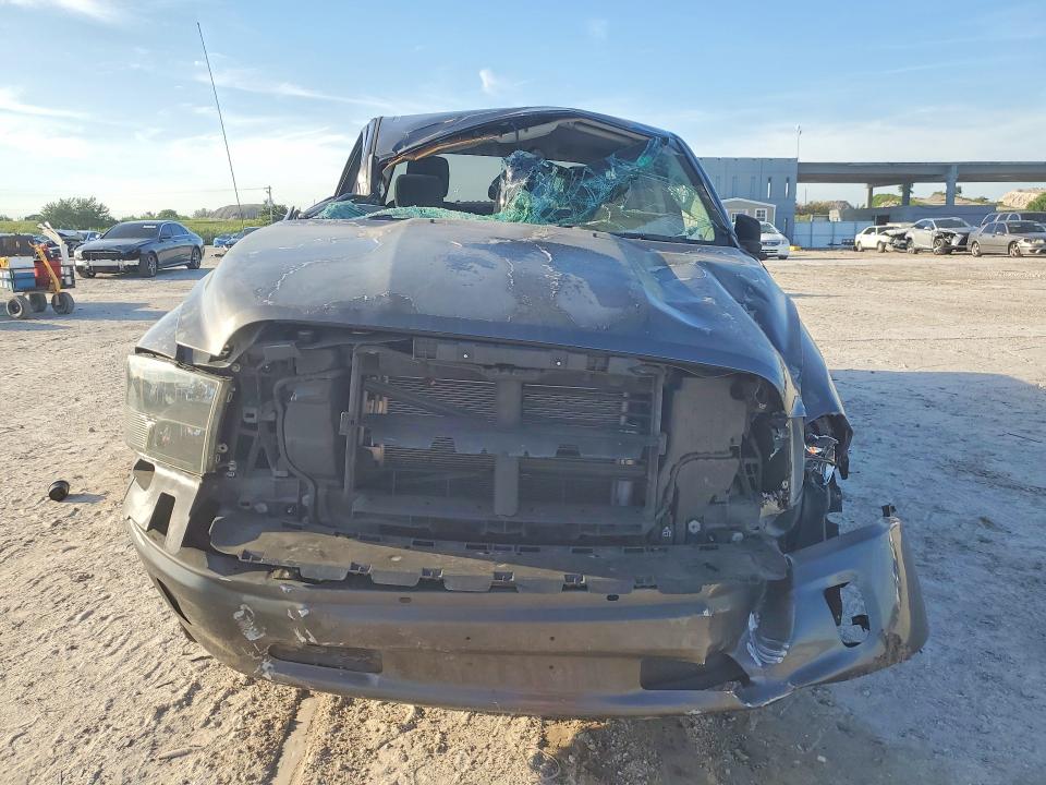 70652076 :رقم المزاد ، 1C6RR6FG6GS304833 vin ، 2016 Ram 1500 مزاد بيع