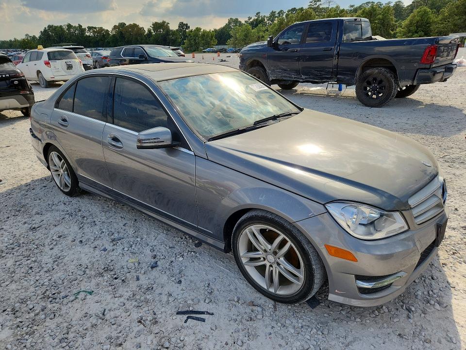 2013 Mercedes-benz C მანქანა იყიდება აუქციონზე, vin: WDDGF4HB3DR299985, აუქციონის ნომერი: 70038596
