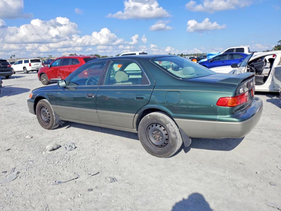 70496326 :رقم المزاد ، 4T1BG22K3YU962467 vin ، 2000 Toyota Camry مزاد بيع