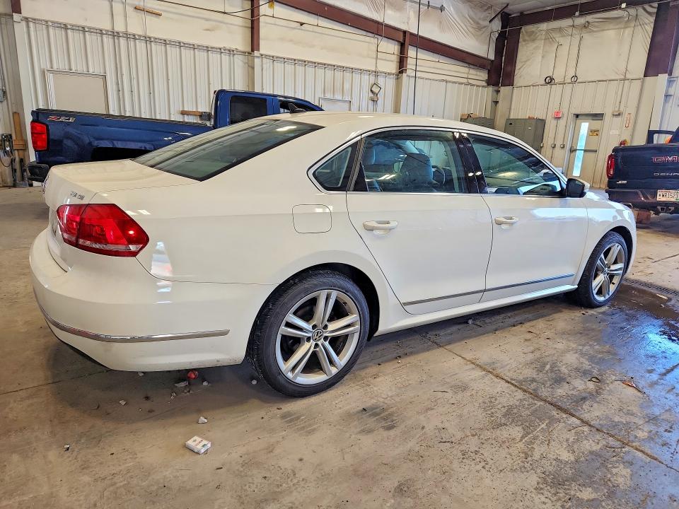 68349156 :رقم المزاد ، 1VWBV7A30FC042877 vin ، 2015 Volkswagen Passat مزاد بيع