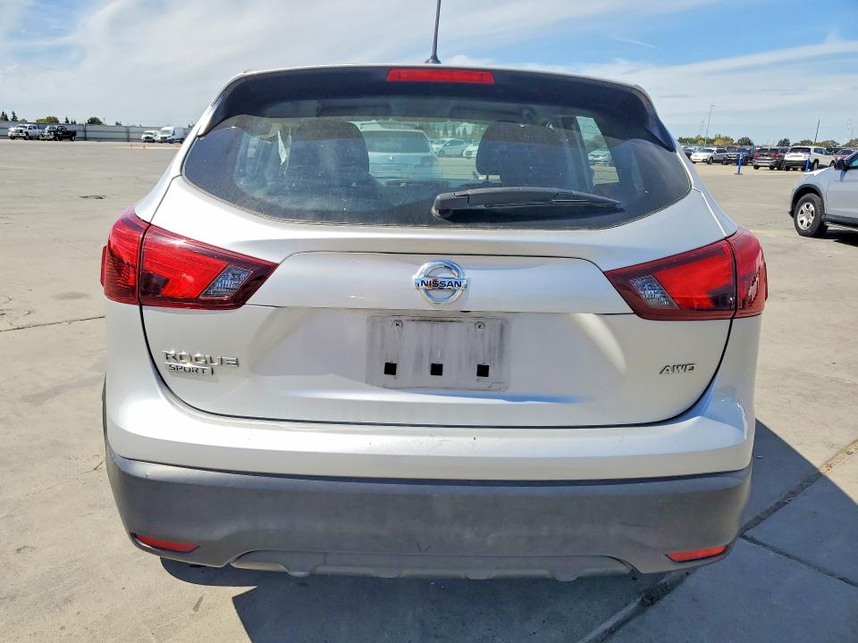 2018 Nissan Rogue Sport მანქანა იყიდება აუქციონზე, vin: JN1BJ1CR6JW264329, აუქციონის ნომერი: 68262516