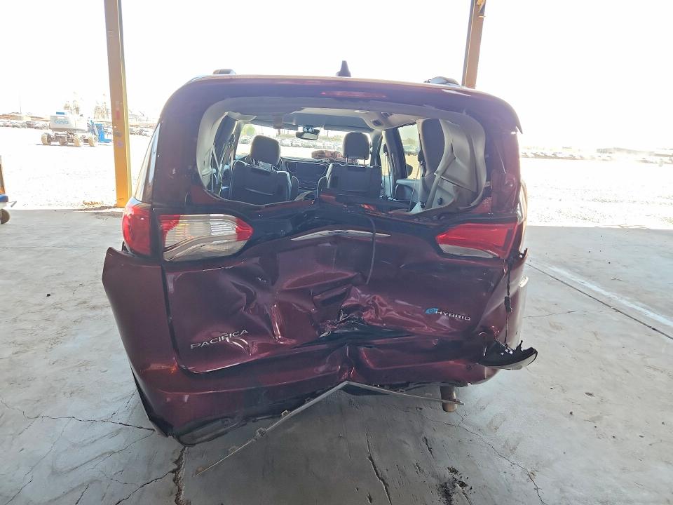 67044106 :رقم المزاد ، 2C4RC1N77JR183415 vin ، 2018 Chrysler Pacifica مزاد بيع