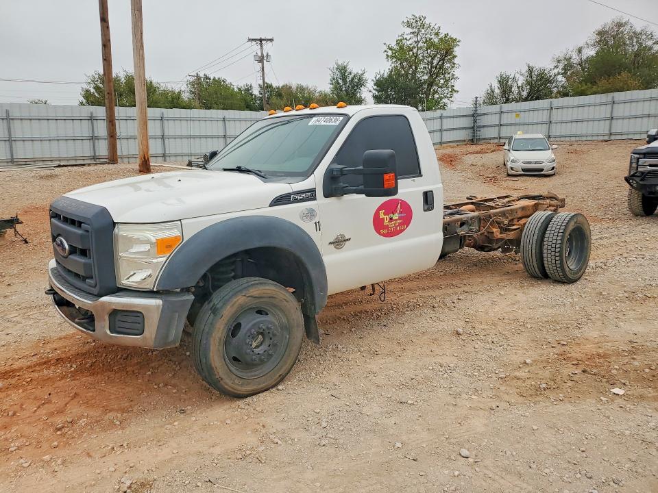 64740636 :رقم المزاد ، 1FDUF5HT4FEC88642 vin ، 2015 Ford 550 مزاد بيع
