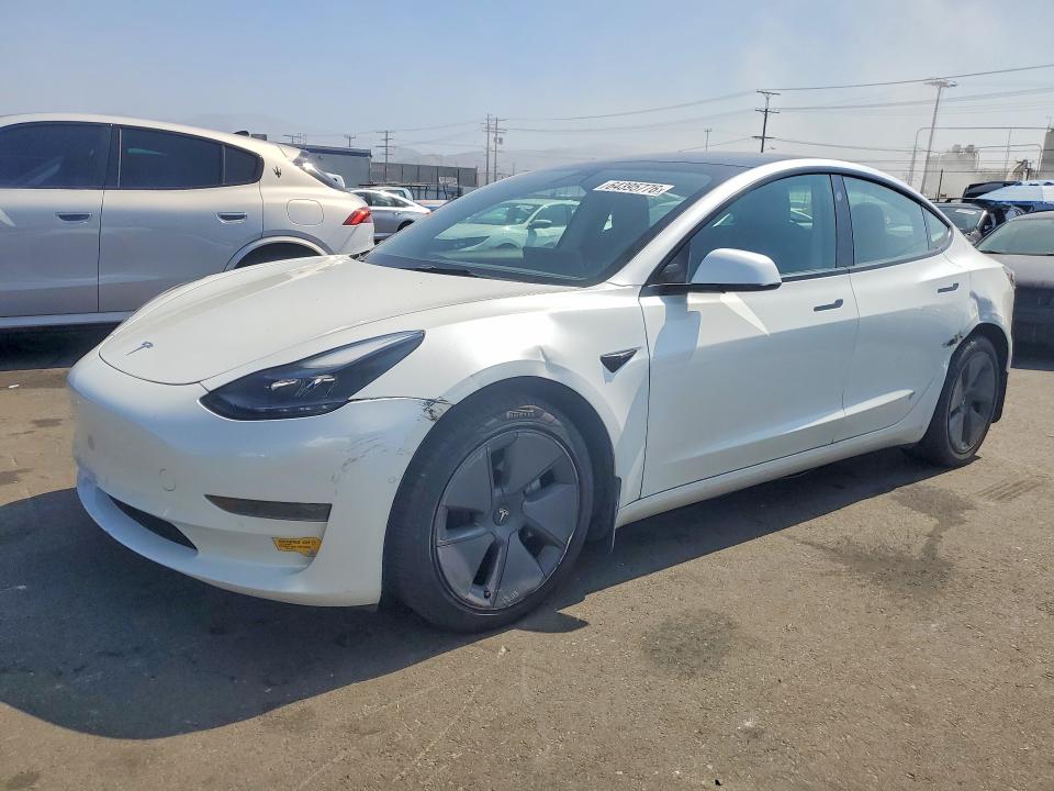 64395776 :رقم المزاد ، 5YJ3E1EA0NF125983 vin ، 2022 Tesla Model 3 مزاد بيع
