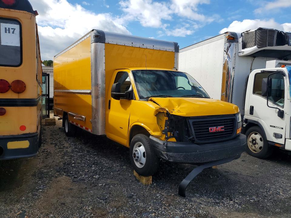 70527496 :رقم المزاد ، 7GZ37TC79NN001504 vin ، 2022 Gmc Savana مزاد بيع
