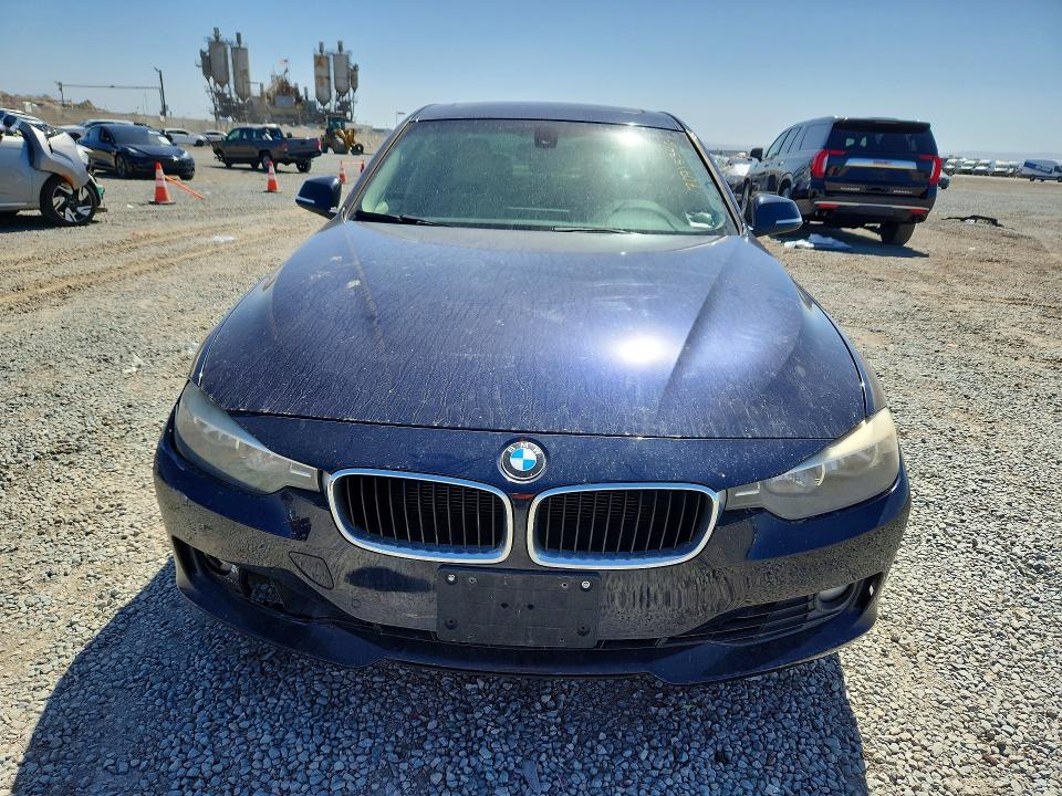 70715346 :رقم المزاد ، WBA3C1C55EK115641 vin ، 2014 Bmw 328 مزاد بيع