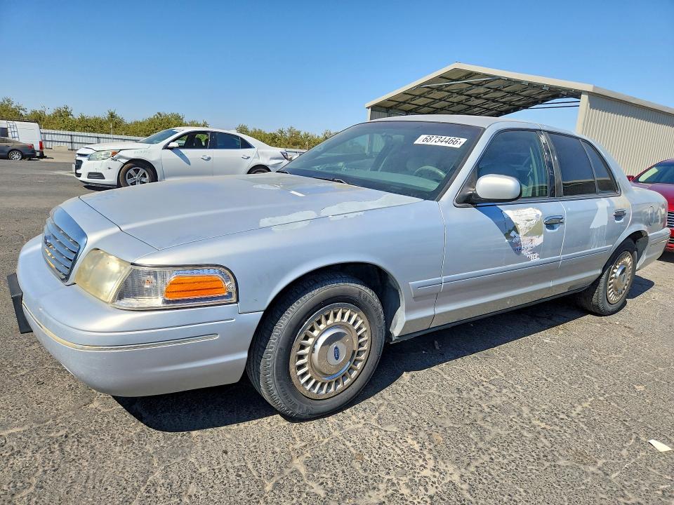 68734466 :رقم المزاد ، 2FAFP71W22X115890 vin ، 2002 Ford Crown Victoria مزاد بيع