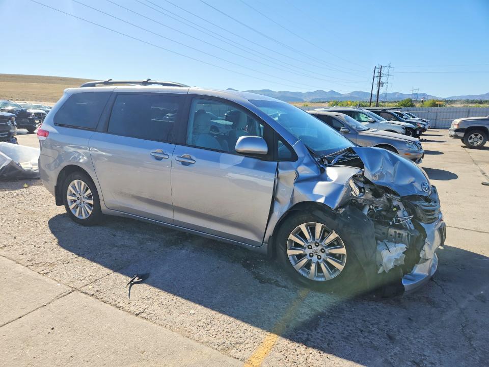 2013 Toyota Sienna მანქანა იყიდება აუქციონზე, vin: 5TDJK3DC2DS067769, აუქციონის ნომერი: 67717716