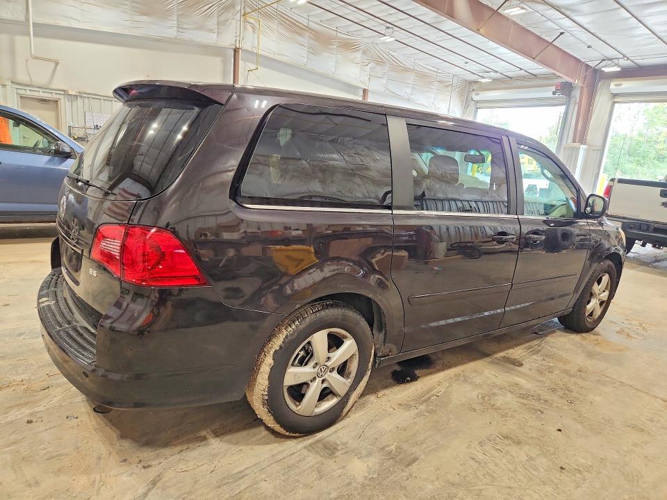 2010 Volkswagen Routan მანქანა იყიდება აუქციონზე, vin: 2V4RW3D18AR295937, აუქციონის ნომერი: 67910776