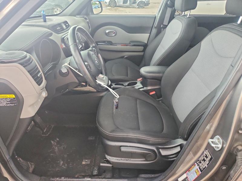 68376186 :رقم المزاد ، KNDJP3A58J7515400 vin ، 2018 Kia Soul مزاد بيع