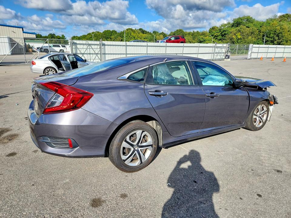 Продажа на аукционе авто 2018 Honda Civic, vin: 2HGFC2F58JH512992, номер лота: 70011756