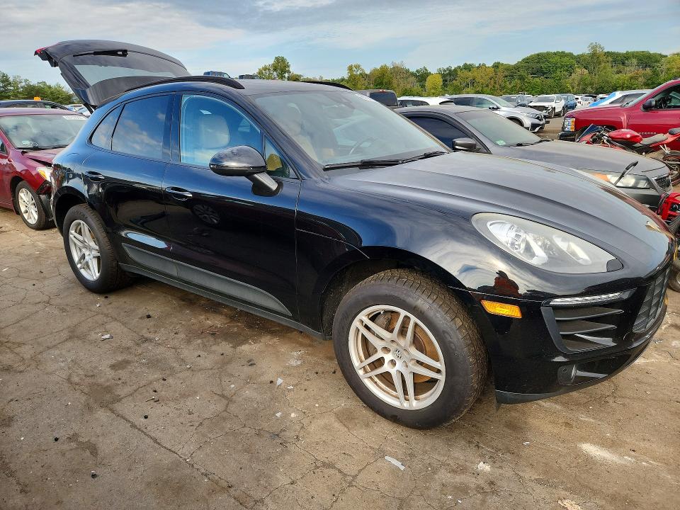 Auction sale of the 2017 Porsche Macan, vin: WP1AA2A55HLB00708, lot number: 68750196