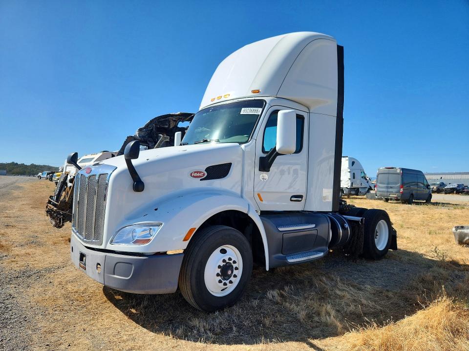 65236866 :رقم المزاد ، 1XPBA48X5GD299422 vin ، 2016 Peterbilt 579 مزاد بيع