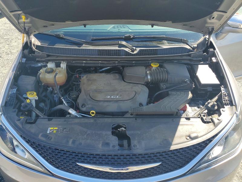 67654426 :رقم المزاد ، 2C4RC1GG1HR588788 vin ، 2017 Chrysler Pacifica مزاد بيع