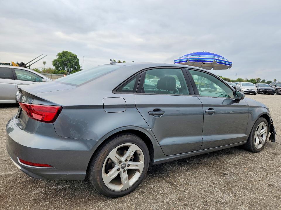 69947646 :رقم المزاد ، WAUAUGFF2J1041512 vin ، 2018 Audi A3 مزاد بيع