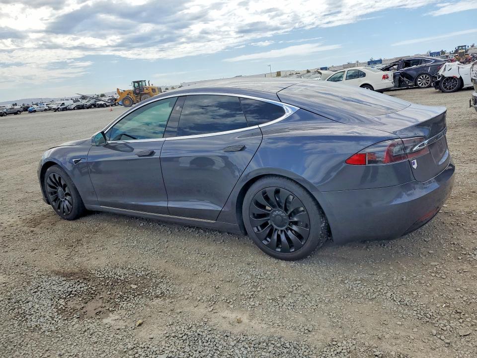 68519266 :رقم المزاد ، 5YJSA1E26LF350924 vin ، 2020 Tesla Model S مزاد بيع