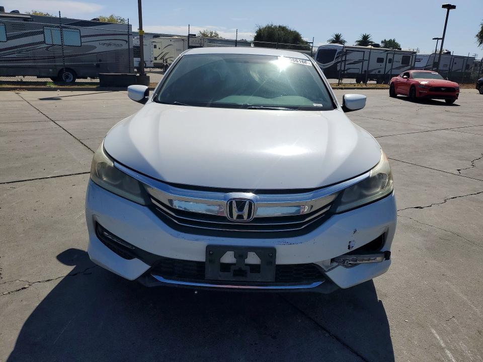 2017 Honda Accord მანქანა იყიდება აუქციონზე, vin: 1HGCR2F57HA132715, აუქციონის ნომერი: 69086166