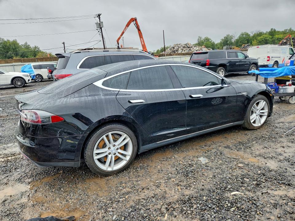 70113606 :رقم المزاد ، 5YJSA1AC5DFP10085 vin ، 2013 Tesla Model S مزاد بيع