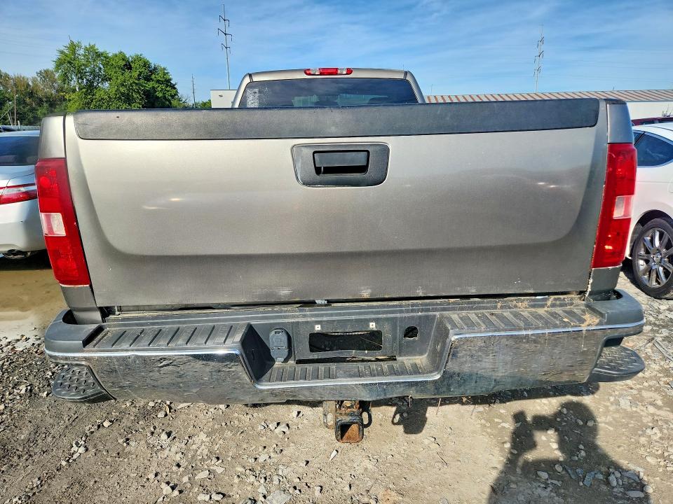 68537826 :رقم المزاد ، 1GTHK24KX8E128278 vin ، 2008 Gmc Sierra مزاد بيع