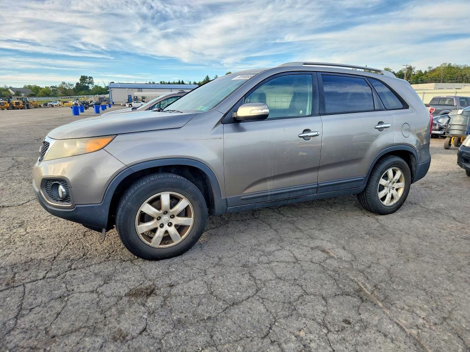 2011 Kia Sorento მანქანა იყიდება აუქციონზე, vin: 5XYKT3A1XBG107725, აუქციონის ნომერი: 70188956