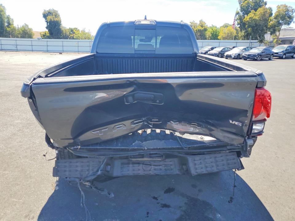 68412006 :رقم المزاد ، 3TMDZ5BN4JM047852 vin ، 2018 Toyota Tacoma مزاد بيع