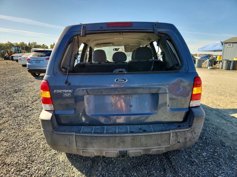 2005 Ford Escape მანქანა იყიდება აუქციონზე, vin: 1FMYU93105KA32342, აუქციონის ნომერი: 69938696