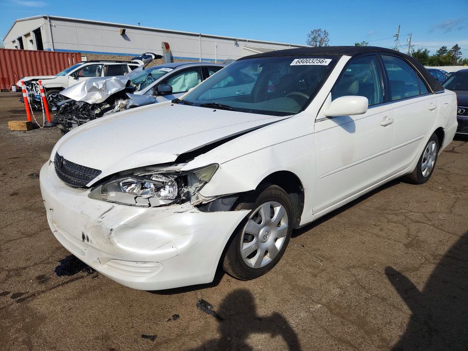 68003256 :رقم المزاد ، 4T1BE32KX3U206655 vin ، 2003 Toyota Camry مزاد بيع