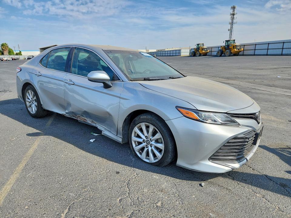 2018 Toyota Camry მანქანა იყიდება აუქციონზე, vin: 4T1B11HK0JU529276, აუქციონის ნომერი: 69847036