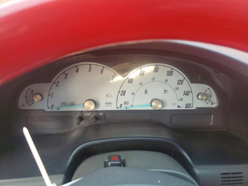 68135786 :رقم المزاد ، 1FAHP60A52Y102902 vin ، 2002 Ford Thunderbird مزاد بيع