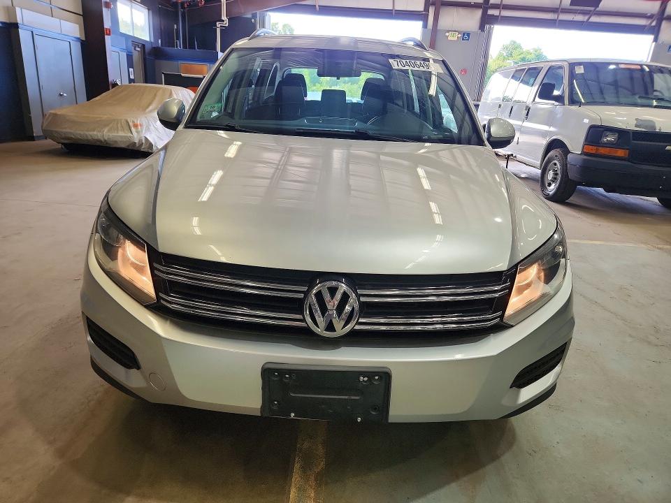 Продажа на аукционе авто 2015 Volkswagen Tiguan, vin: WVGBV7AX0FW589745, номер лота: 70406496