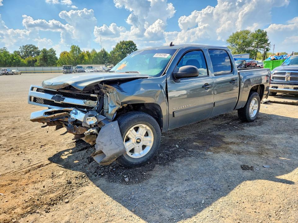 Auction sale of the 2011 Chevrolet Silverado, vin: 3GCPKSE3XBG331657, lot number: 69763296