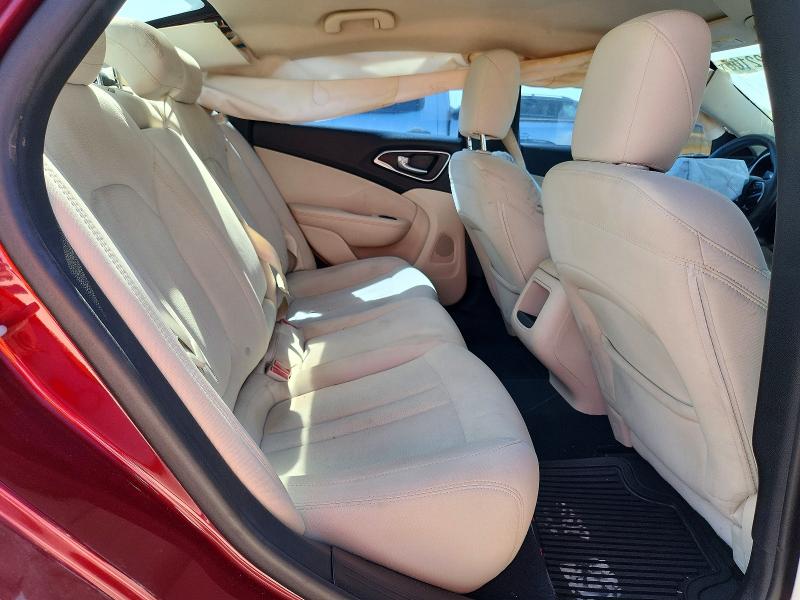 70622106 :رقم المزاد ، 1C3CCCFB1FN560771 vin ، 2015 Chrysler 200 مزاد بيع