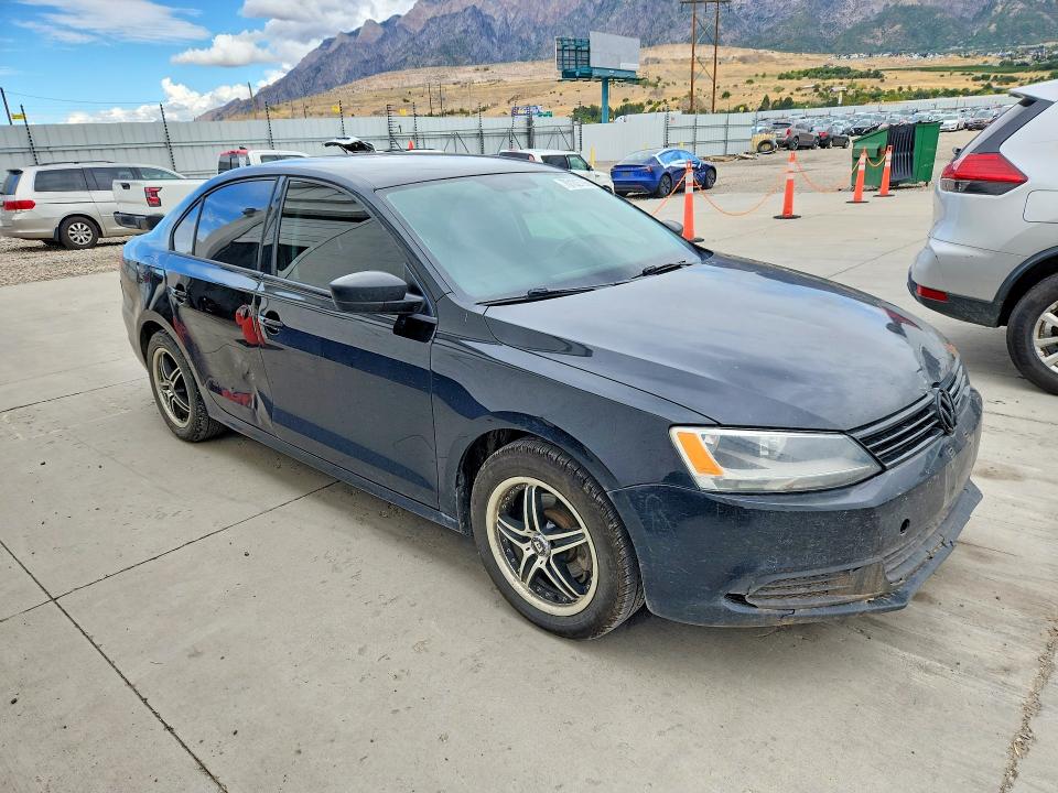 70102796 :رقم المزاد ، 3VW1K7AJ7EM438174 vin ، 2014 Volkswagen Jetta مزاد بيع