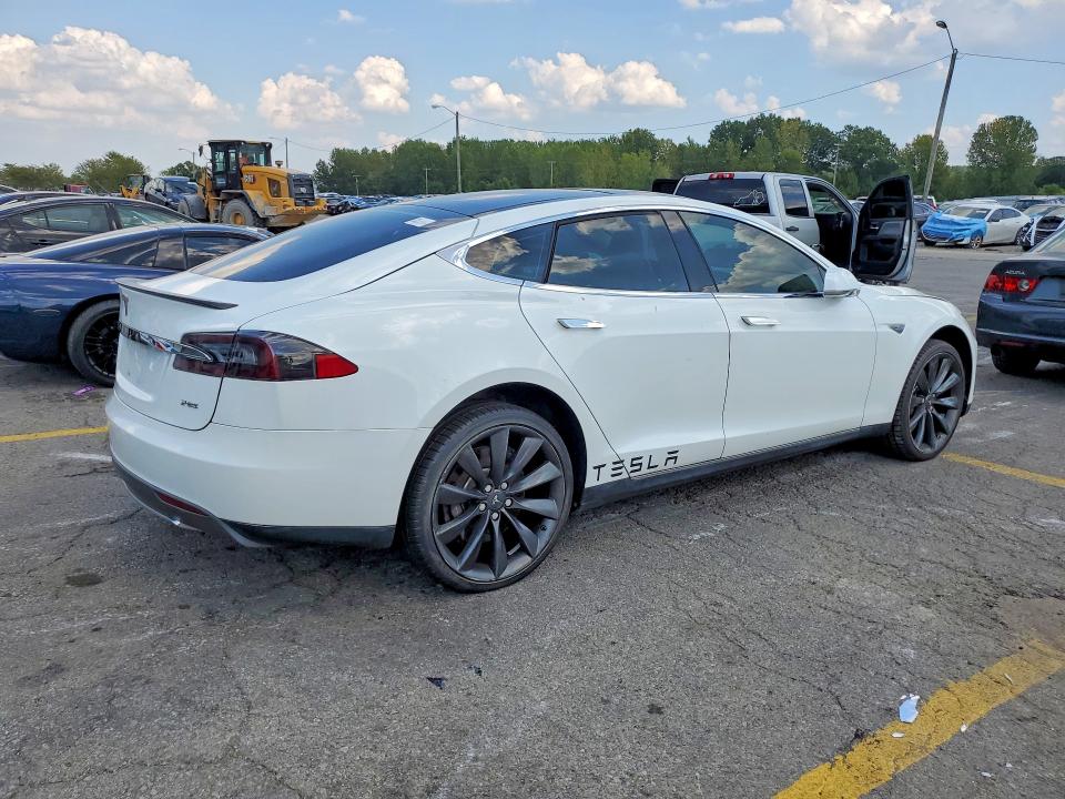 67532736 :رقم المزاد ، 5YJSA1DP0DFP06976 vin ، 2013 Tesla Model S مزاد بيع