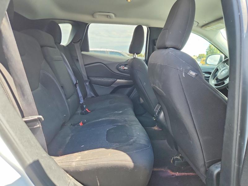 67517666 :رقم المزاد ، 1C4PJLCB2KD247171 vin ، 2019 Jeep Cherokee مزاد بيع