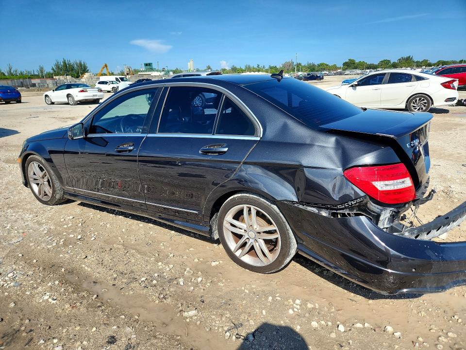 2013 Mercedes-benz C მანქანა იყიდება აუქციონზე, vin: WDDGF4HB3DR248499        , აუქციონის ნომერი: 68079986