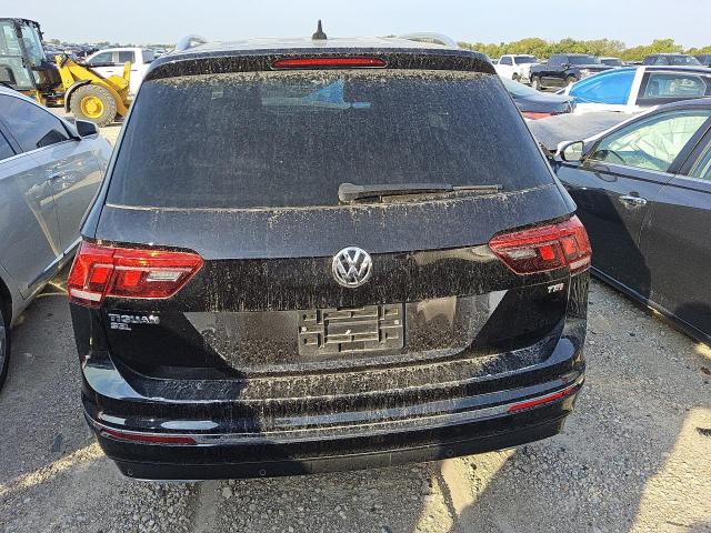 64040576 :رقم المزاد ، 3VV3B7AX7JM196546 vin ، 2018 Volkswagen Tiguan مزاد بيع