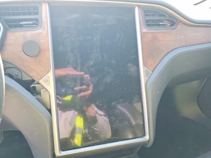 68801036 :رقم المزاد ، 5YJSA1E23JF276116 vin ، 2018 Tesla Model S مزاد بيع