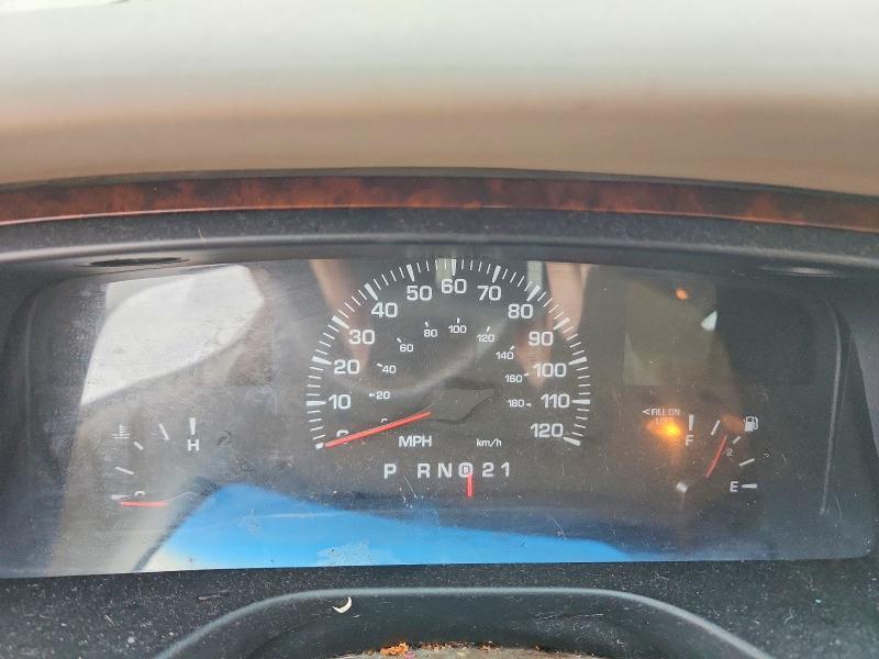 70387566 :رقم المزاد ، 1LNHM82W52Y603761 vin ، 2002 Lincoln Town Car مزاد بيع