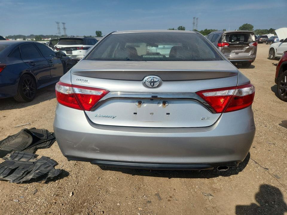 67167176 :رقم المزاد ، 4T1BF1FKXFU984745 vin ، 2015 Toyota Camry مزاد بيع