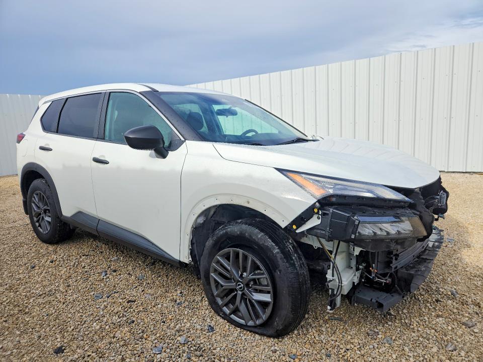 67645686 :رقم المزاد ، 5N1BT3AA4NC702512 vin ، 2022 Nissan Rogue مزاد بيع