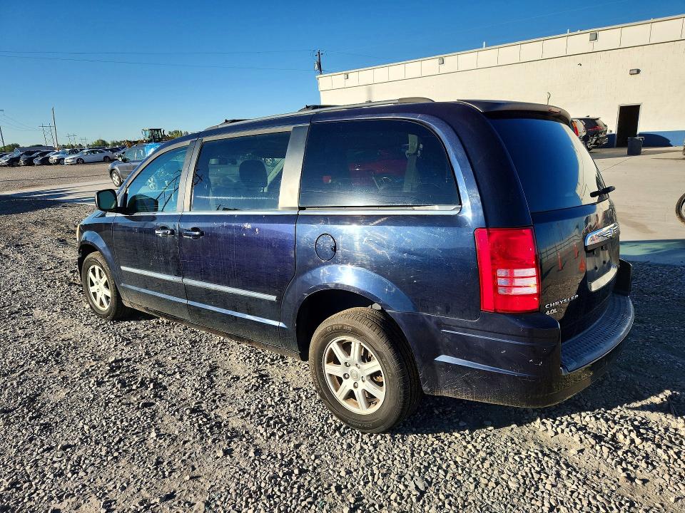 70302466 :رقم المزاد ، 2A4RR5DX1AR141565 vin ، 2010 Chrysler Town & Country مزاد بيع