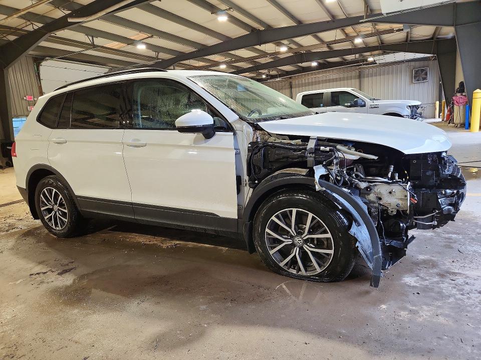 Продажа на аукционе авто 2021 Volkswagen Tiguan, vin: 3VV0B7AX7MM103628, номер лота: 67594326