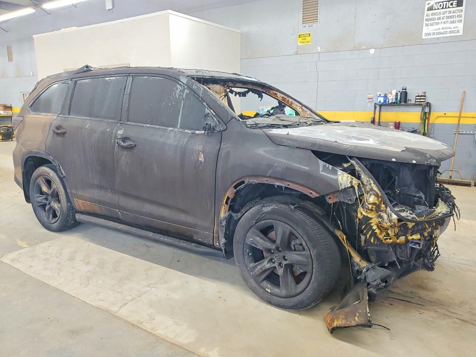 Продажа на аукционе авто 2019 Toyota Highlander, vin: 5TDDZRFH4KS979644, номер лота: 67934076