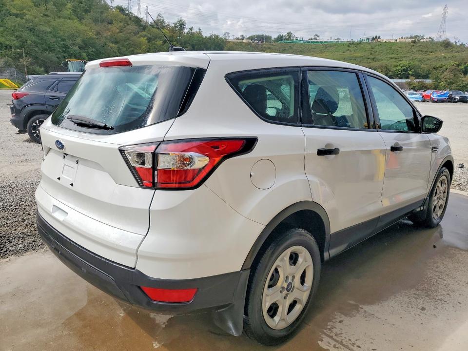 2018 Ford Escape მანქანა იყიდება აუქციონზე, vin: 1FMCU0F70JUB69690, აუქციონის ნომერი: 69899286