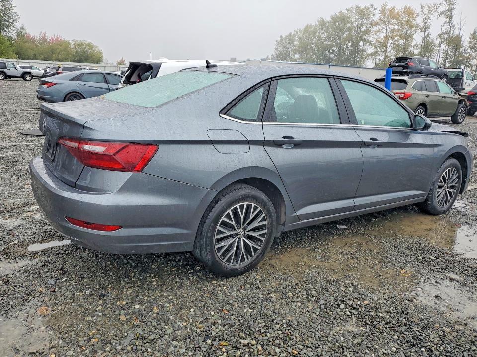 70665776 :رقم المزاد ، 3VWC57BU0MM063834 vin ، 2021 Volkswagen Jetta مزاد بيع