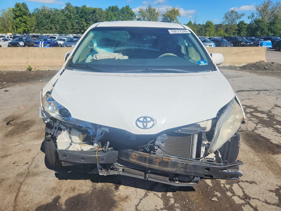 69572346 :رقم المزاد ، 5TDKK3DC6DS324209 vin ، 2013 Toyota Sienna مزاد بيع